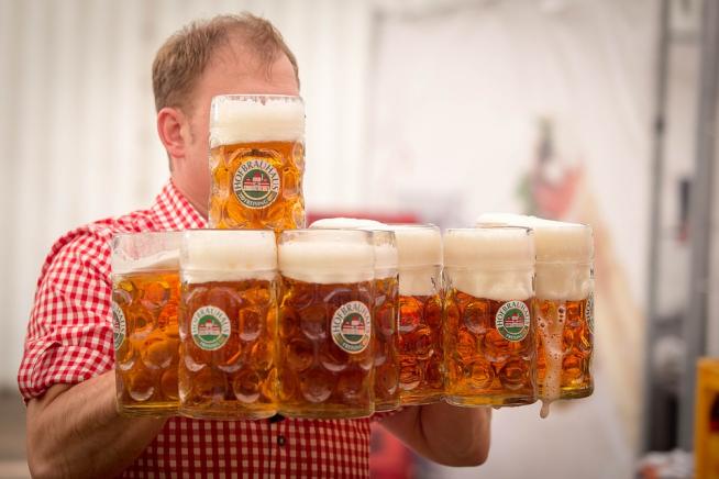 Bier drinken is goed voor de economie